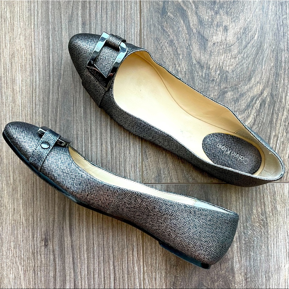 8 CALVIN KLEIN Metallic Flats
